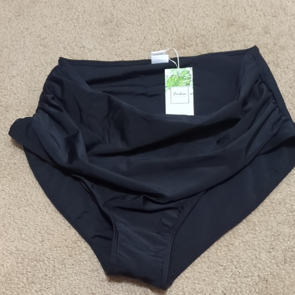 Black Swim Bottoms With Ruched Sides XL - Picture 2 of 5